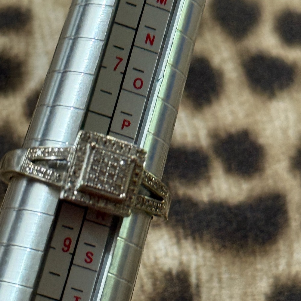 Elegant Silver Ring With Square Design - image 5